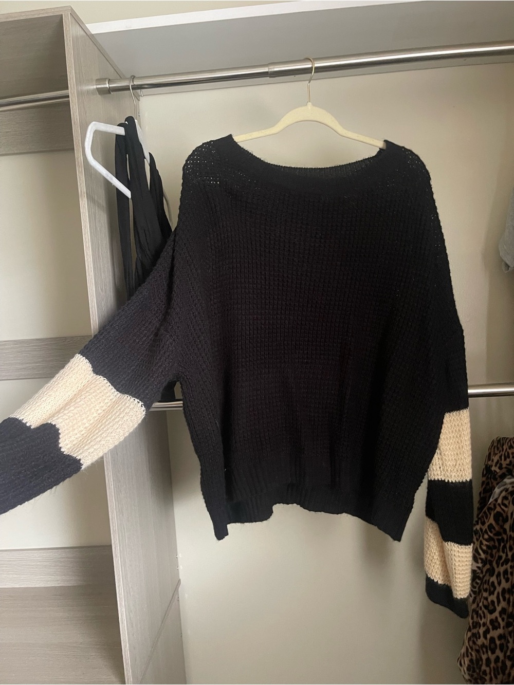 Black & Cream Colorblock Knit Sweater - Women